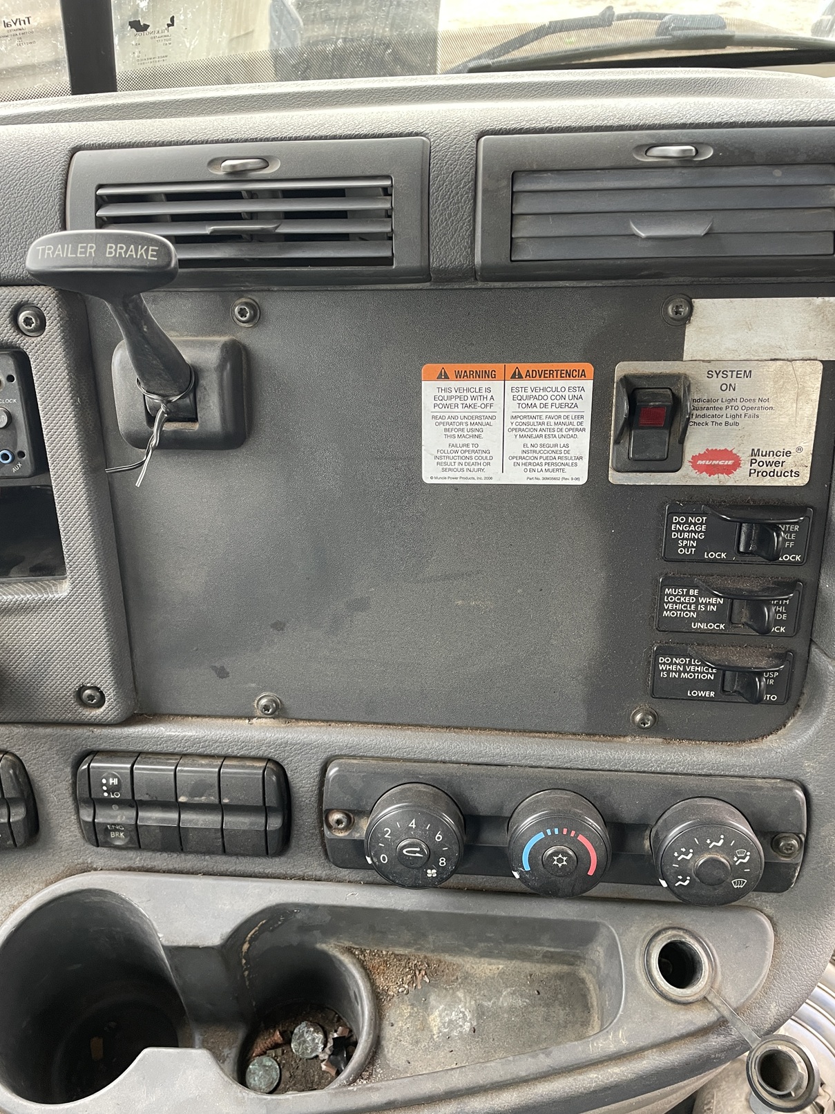 2012 FREIGHTLINER Cascadia - Image 12